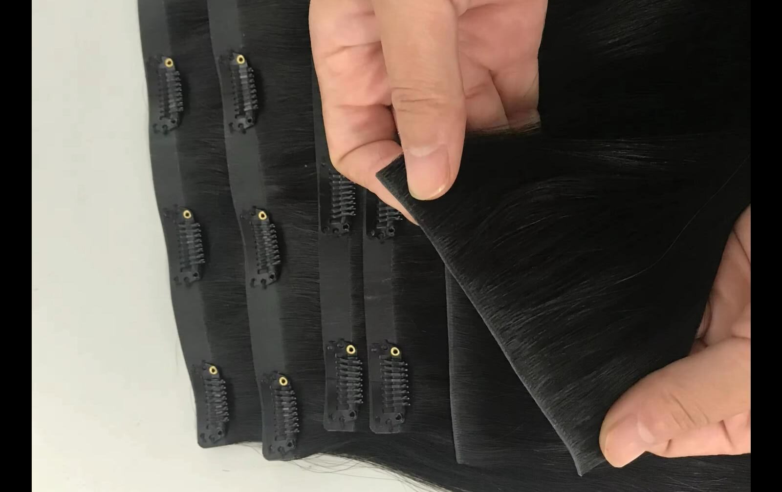 invis clip in e1759581403601