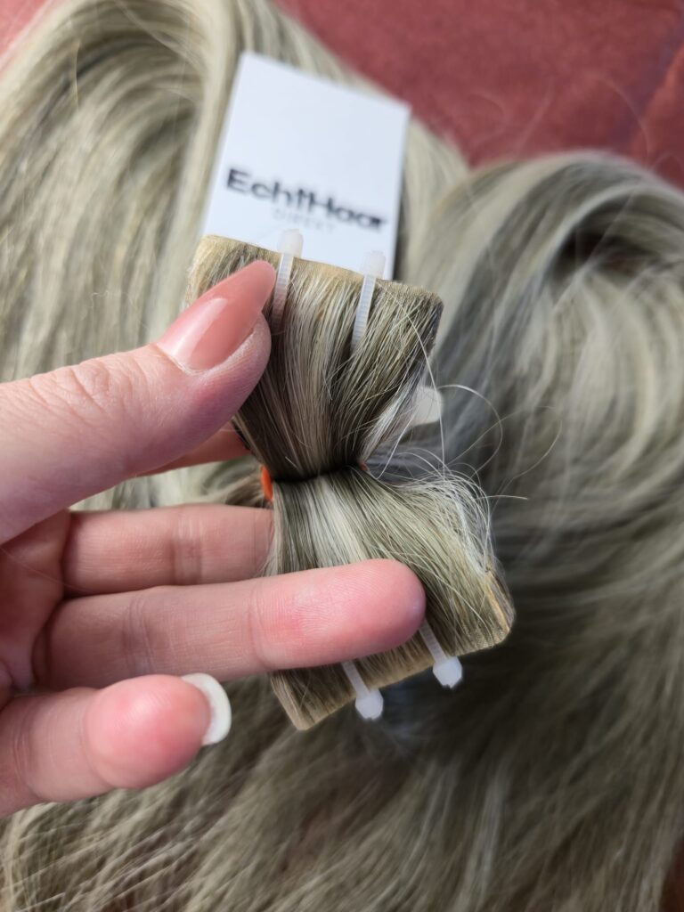 Tape Extensions Invisible Tape 55 cm 100 g · Kühles Aschblond gesträhnt