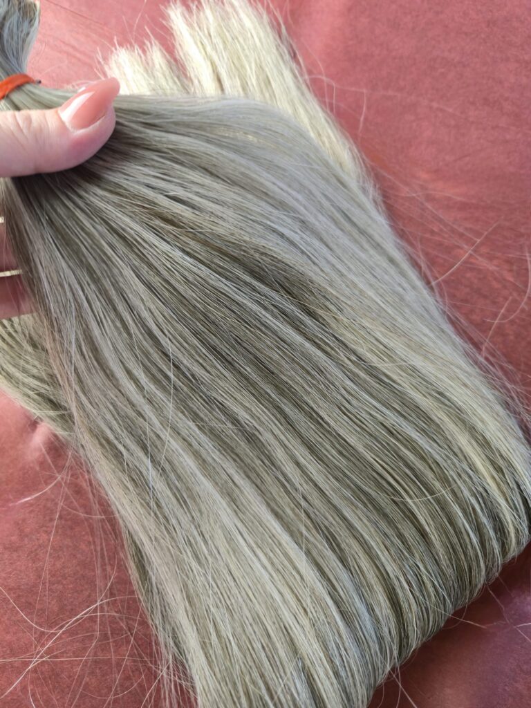 Tape Extensions Invisible Tape 55 cm 100 g · Kühles Aschblond gesträhnt