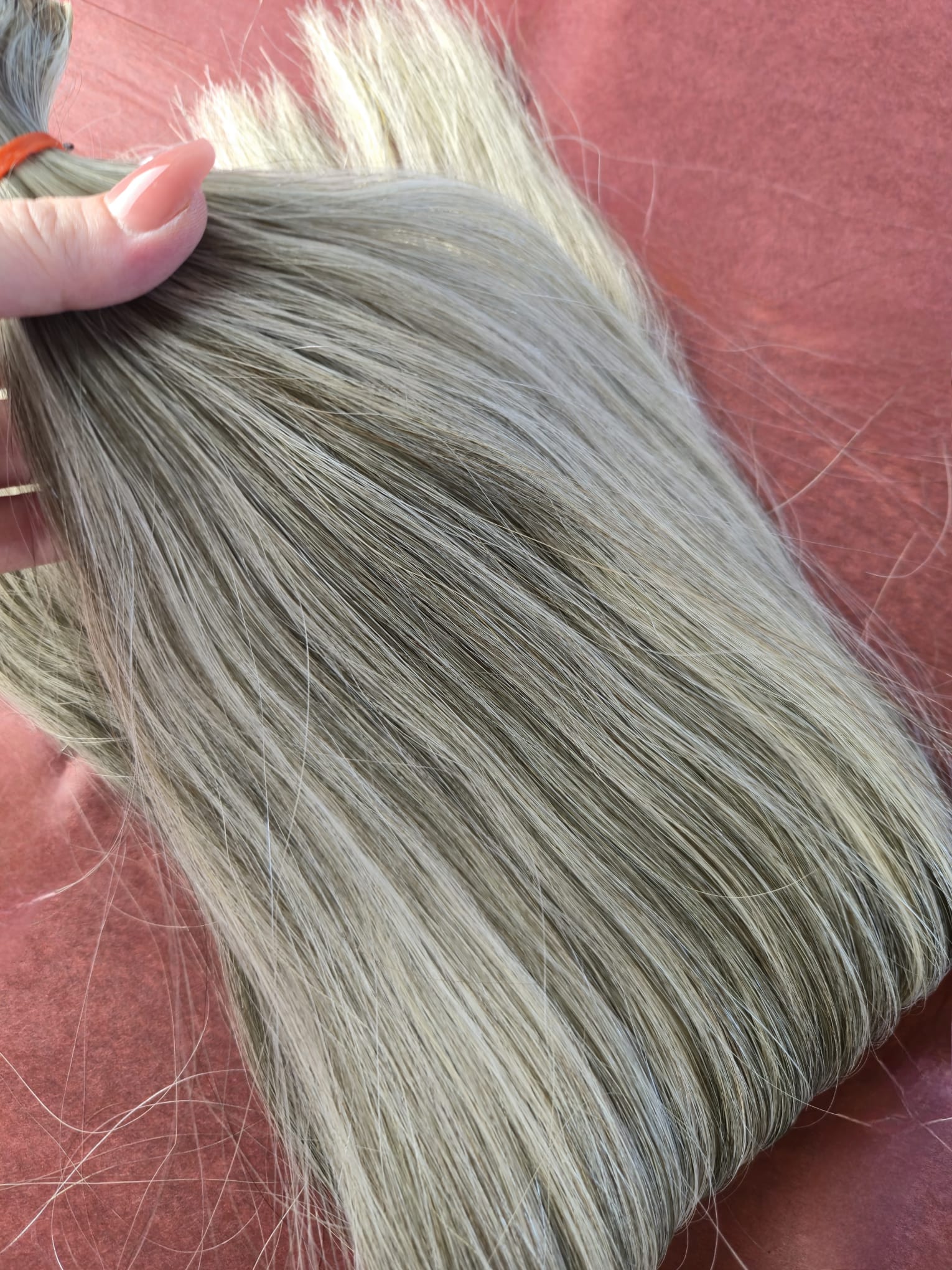 Invisible Tape Extensions 55 cm, Kühles Aschblond gesträhnt, glatt, volle Spitzen