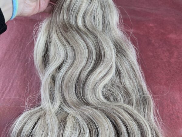 Tape Extensions Long Tape 40 cm, Farbe Kühles Cremeblond #60C und Dunkel-Aschblond #6.1, normal gewellt