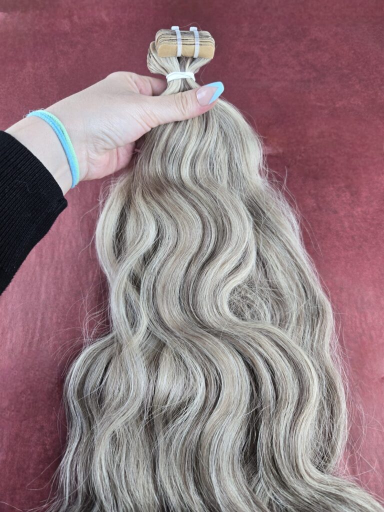 Tape Extensions Long Tape 40 cm 100 g · Kühles Cremeblond #60C & Dunkel-Aschblond #6.1