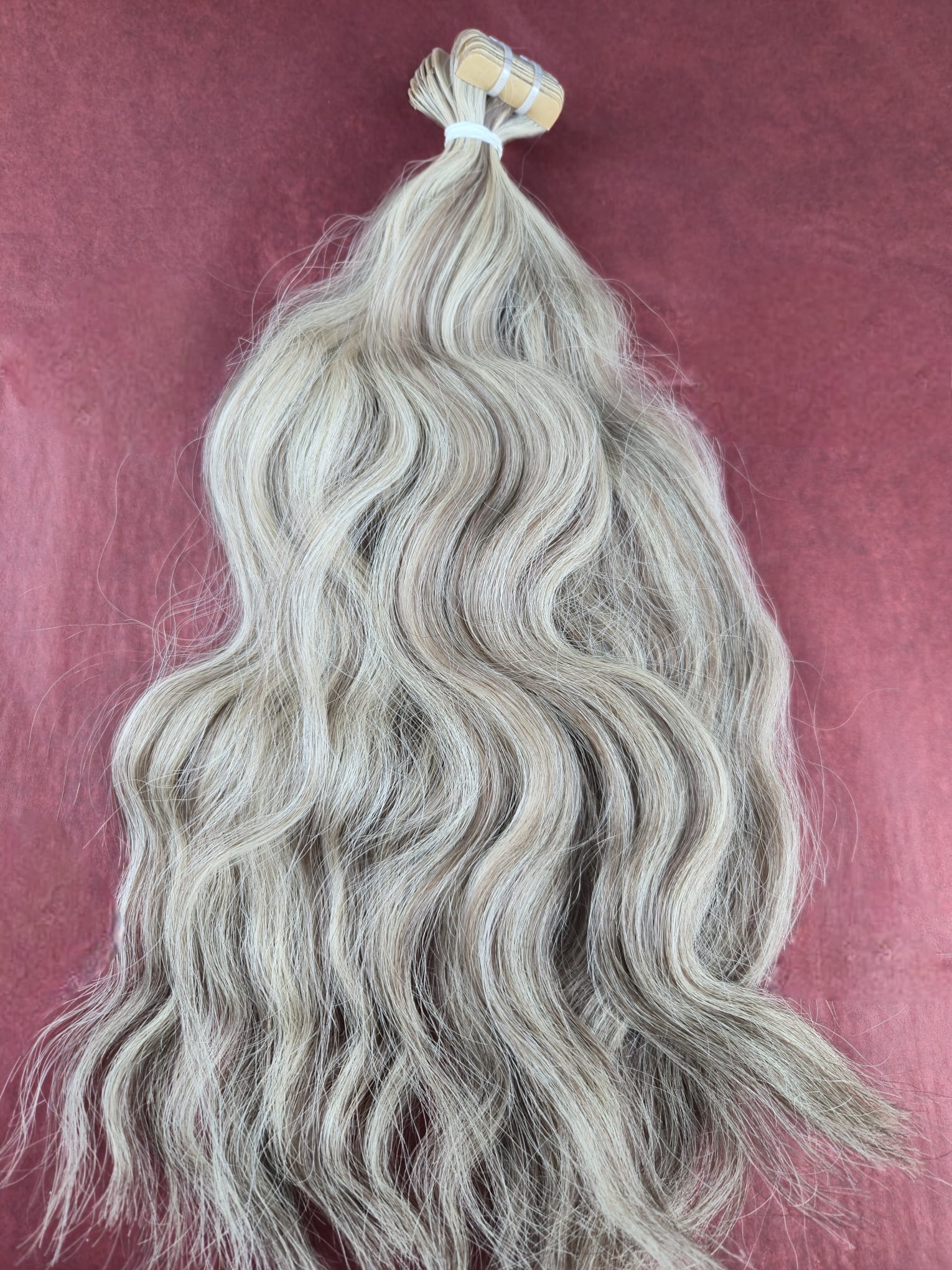 Tape Extensions Long Tape 40 cm, Farbe Kühles Cremeblond #60C und Dunkel-Aschblond #6.1, normal gewellt